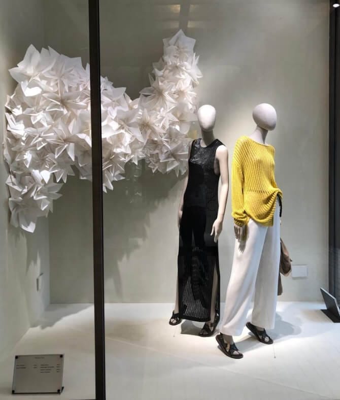 Escaparate Massimo dutti flores origami